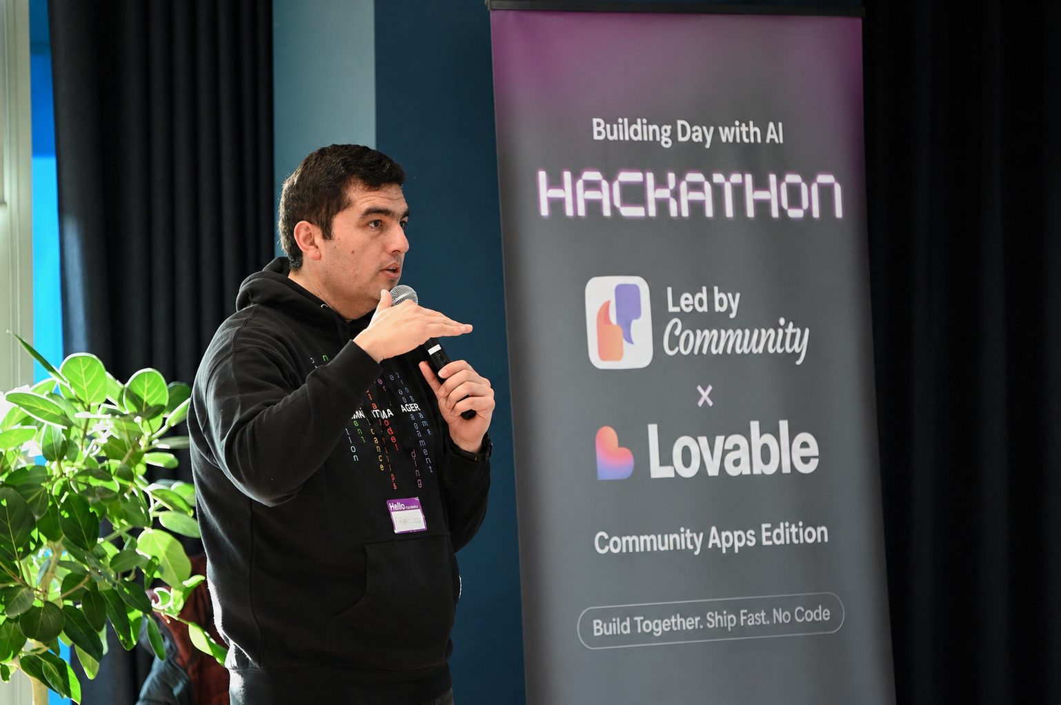 Francisco Opazo speaking at a hackathon event